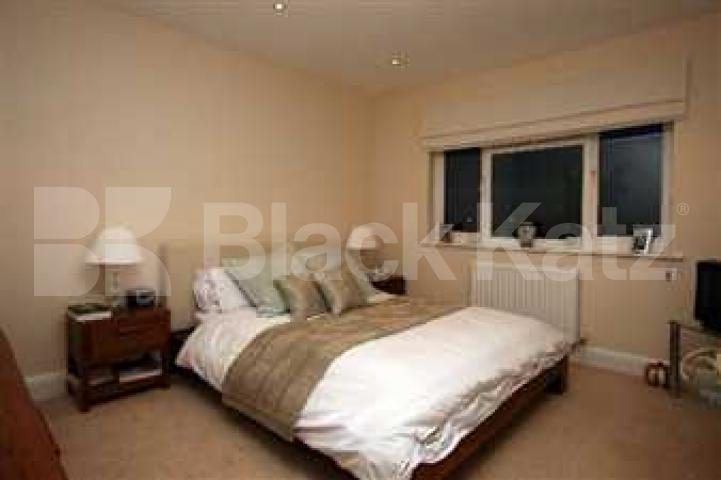 			4 Bedroom, 1 bath, 1 reception House			 Harcourt Road, Alexandra Palace